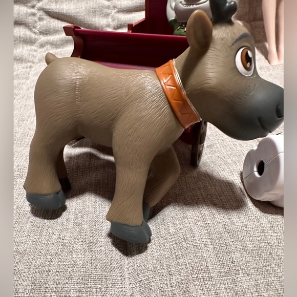 Disney Frozen II Petite Epic Journey Gift Set Anna, Elsa, Sven, Kristoff & Olaf - Picture 9 of 12